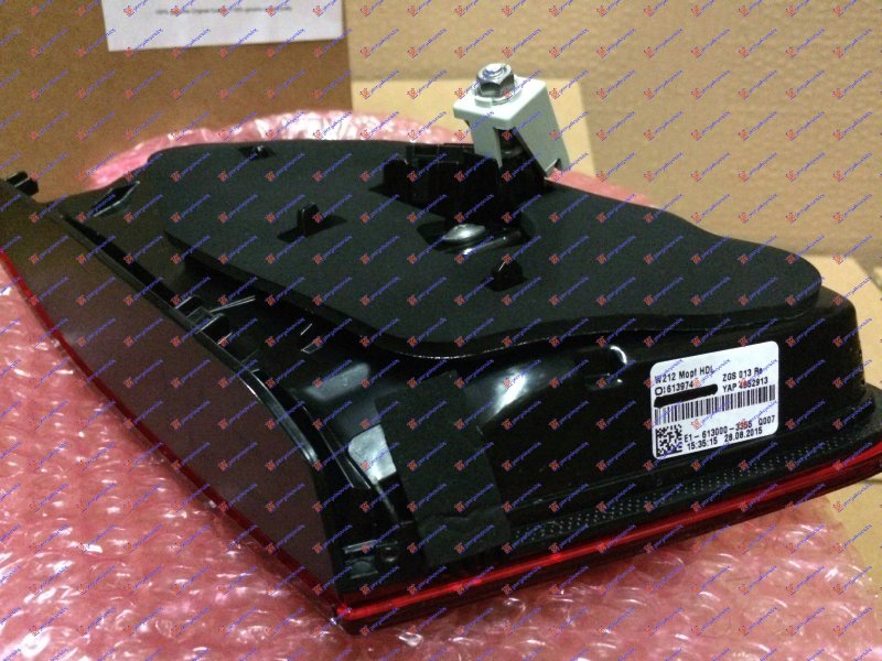 STOP LAMPA UNUTRASNJA CELA LED (CRNO KUCISTE) (ULO)